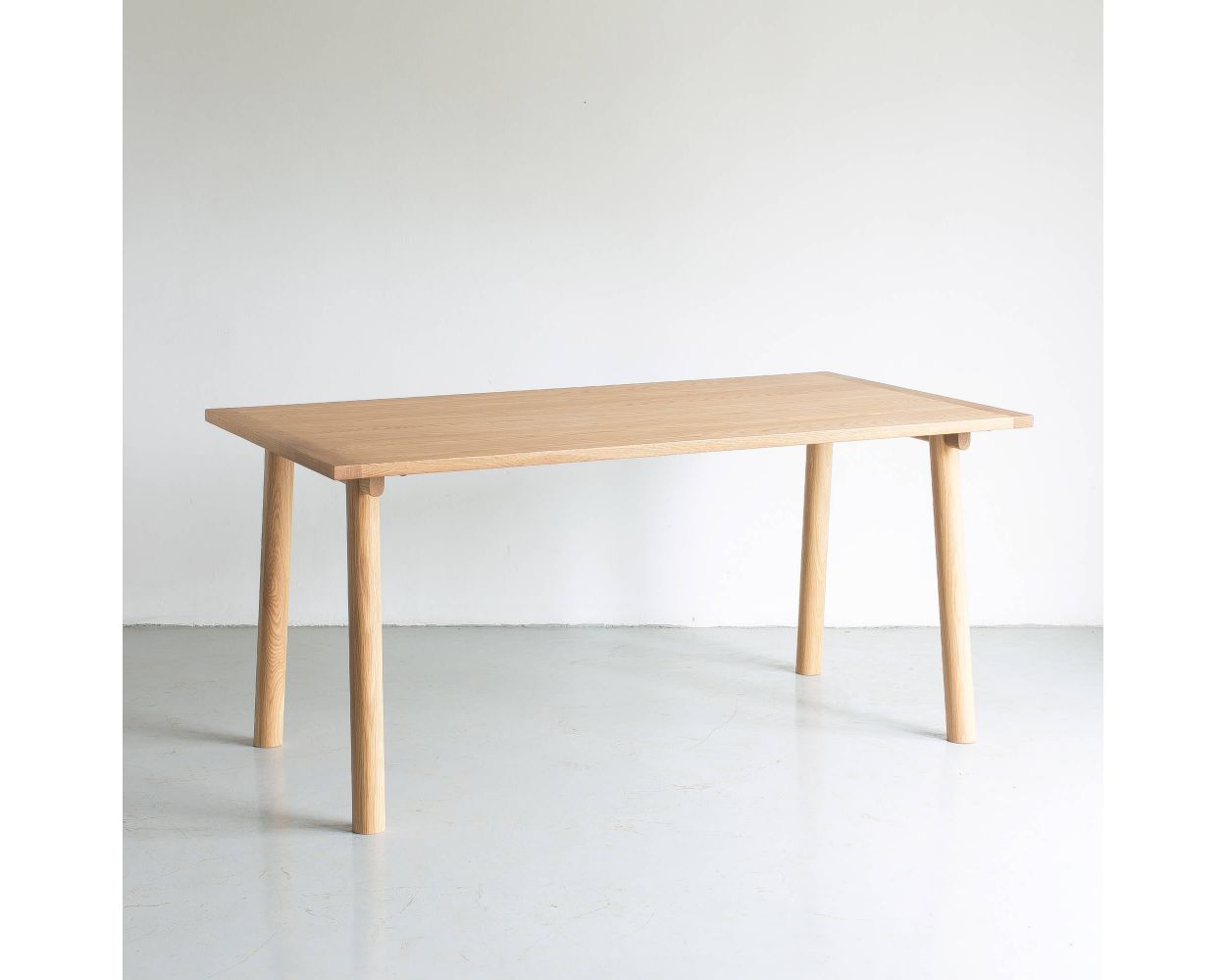 MK01 Dining Table