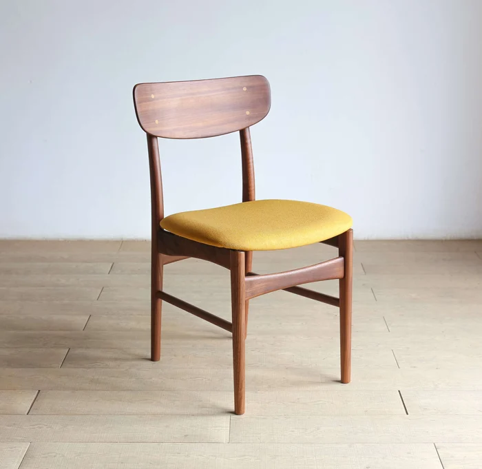 Nost Chair